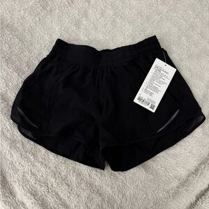 Lululemon Hotty hot LR short 4” lined